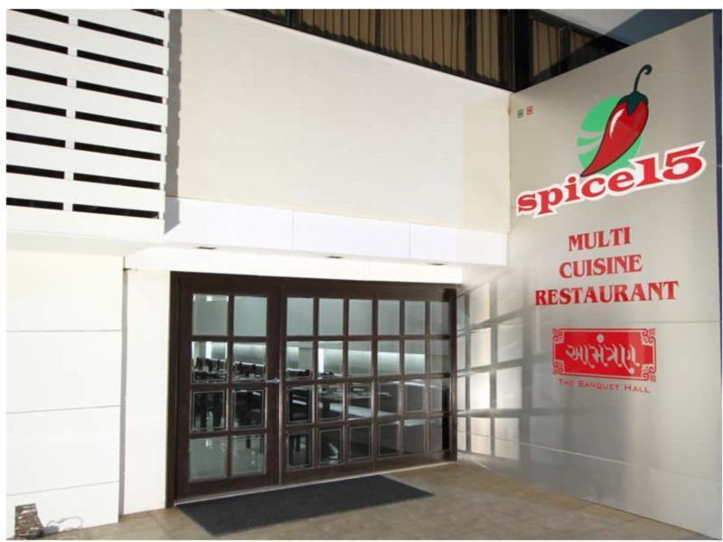 Clubhouse Hotel Raajpath Vadodara Exterior photo