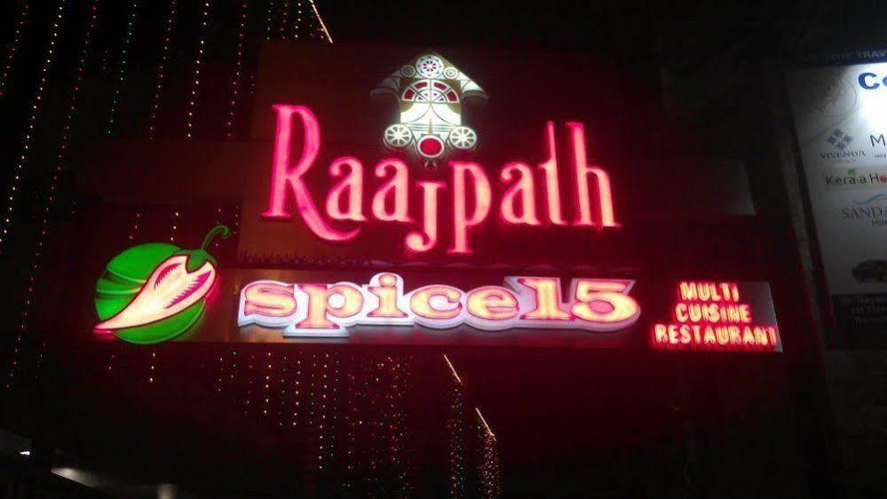Clubhouse Hotel Raajpath Vadodara Exterior photo
